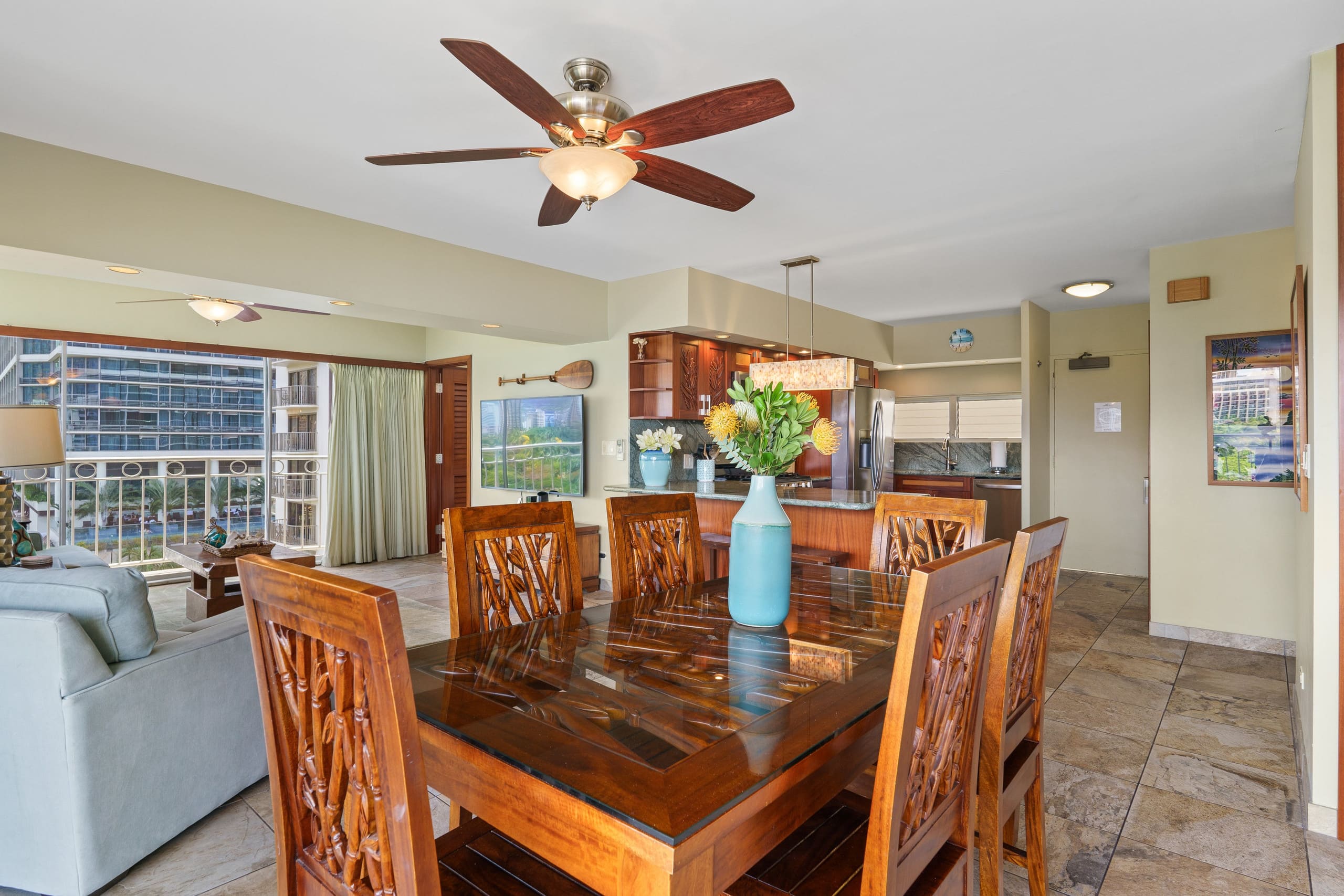 Condo in Honolulu · ★4.91 · 2 bedrooms · 4 beds · 2 private baths - Image 18