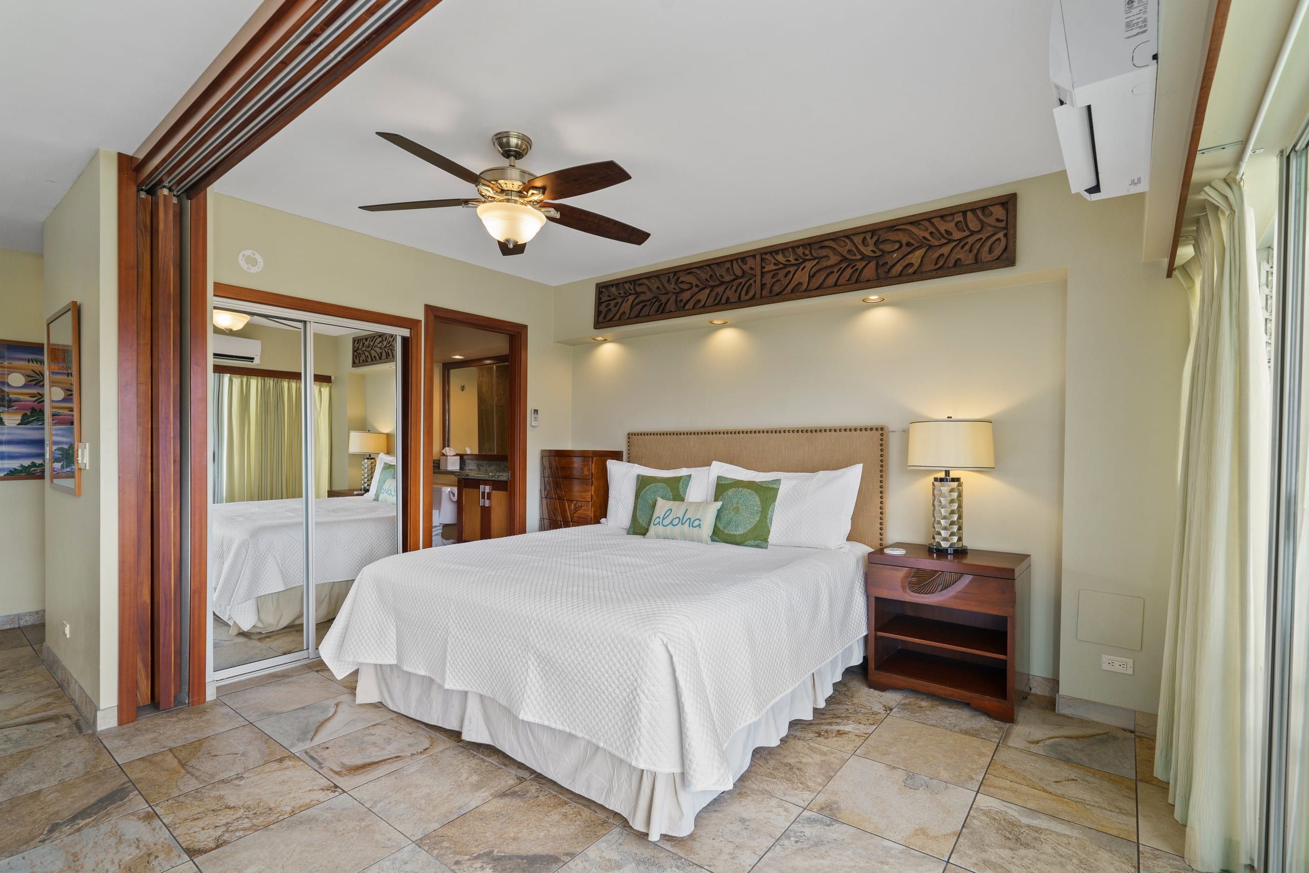 Condo in Honolulu · ★4.91 · 2 bedrooms · 4 beds · 2 private baths - Image 20