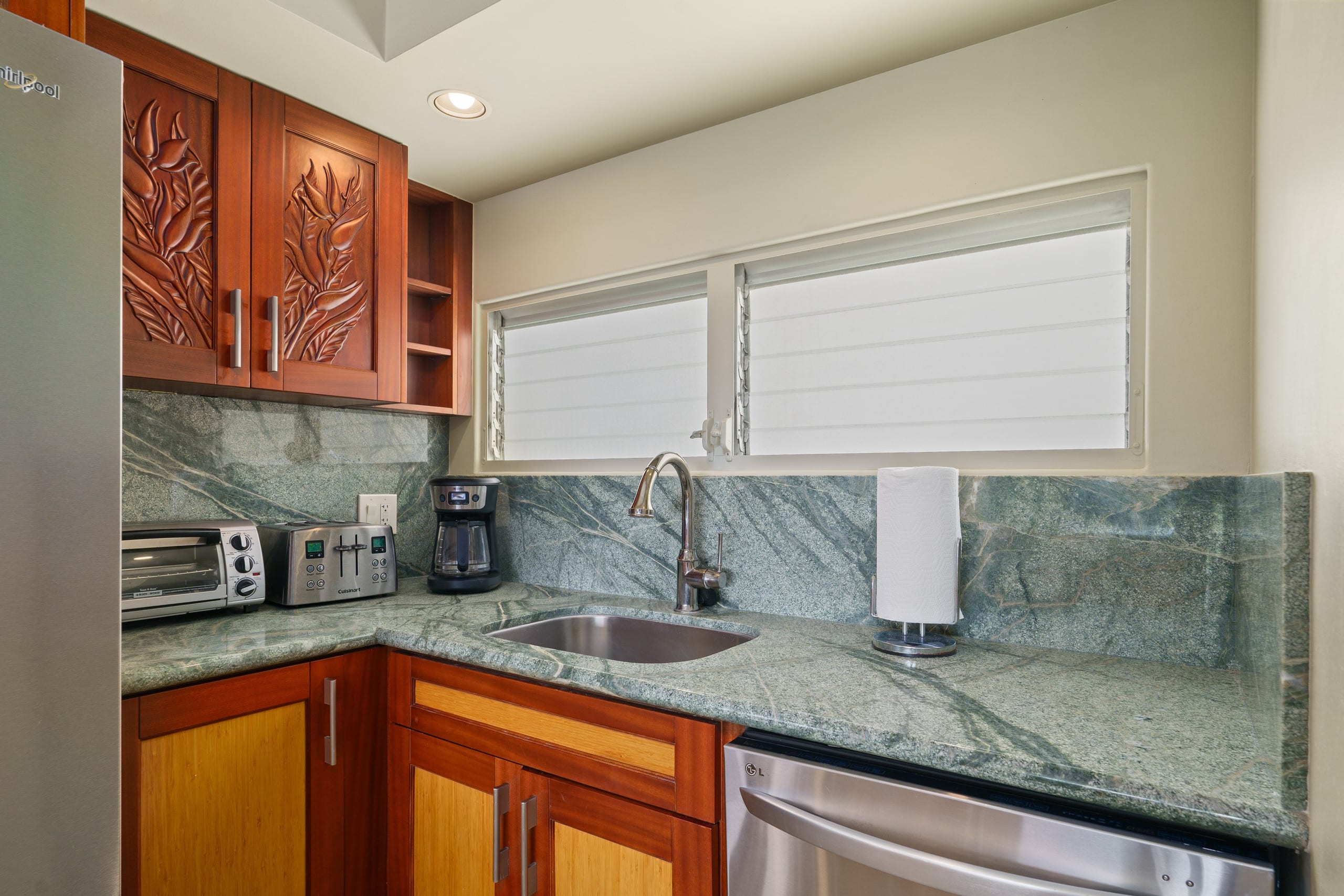 Condo in Honolulu · ★4.91 · 2 bedrooms · 4 beds · 2 private baths - Image 13