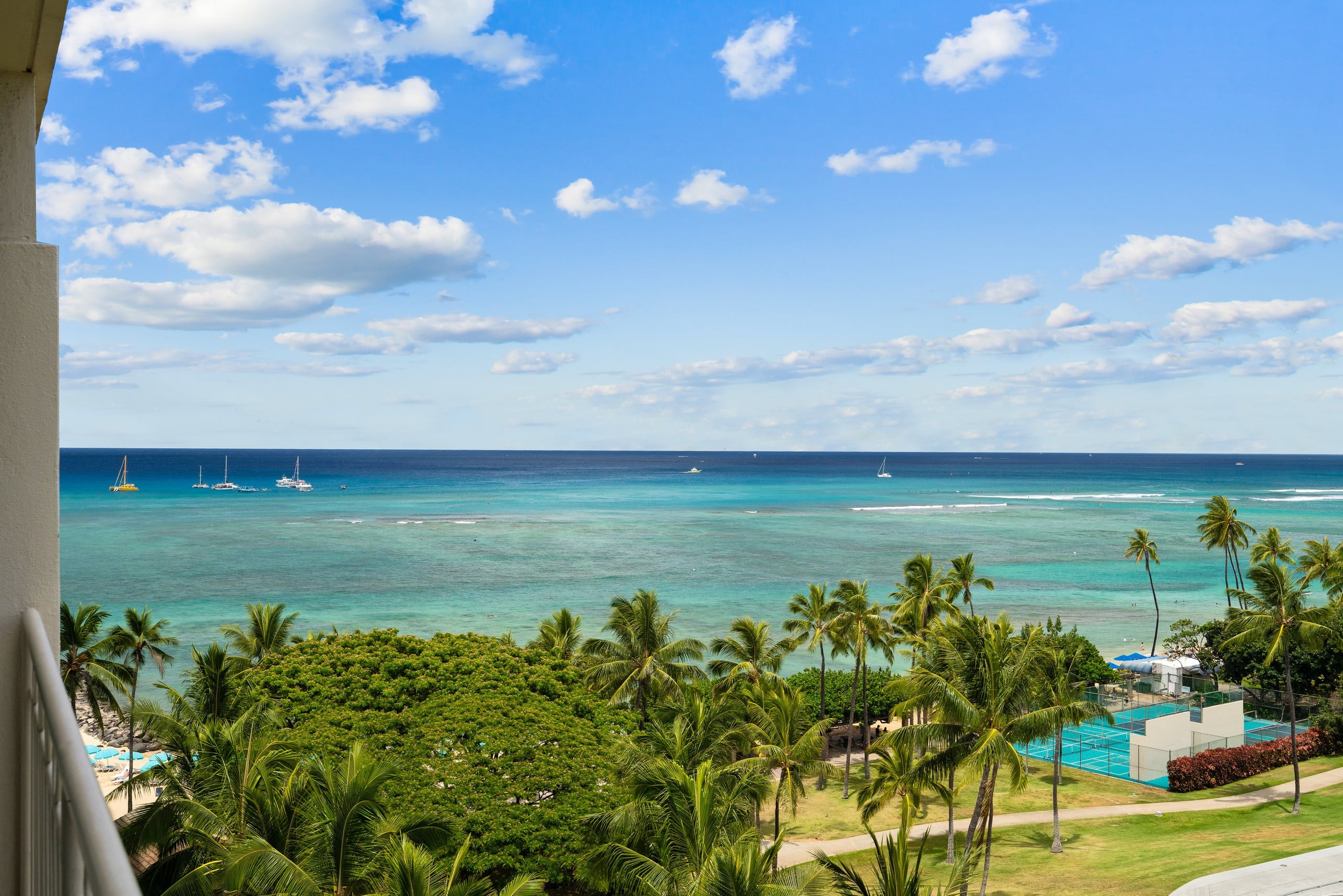 Condo in Honolulu · ★4.91 · 2 bedrooms · 4 beds · 2 private baths - Image 30