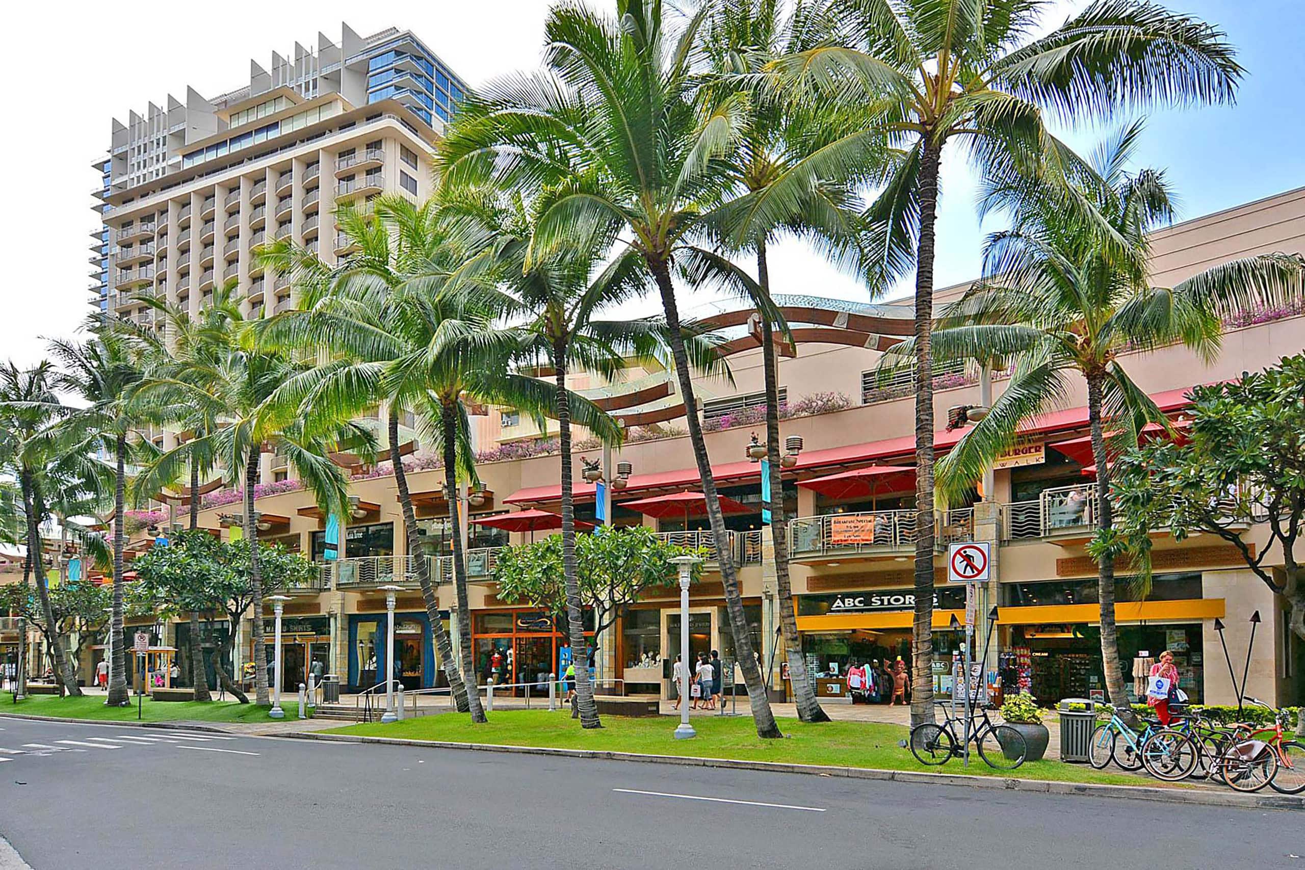 Condo in Honolulu · ★4.91 · 2 bedrooms · 4 beds · 2 private baths - Image 49
