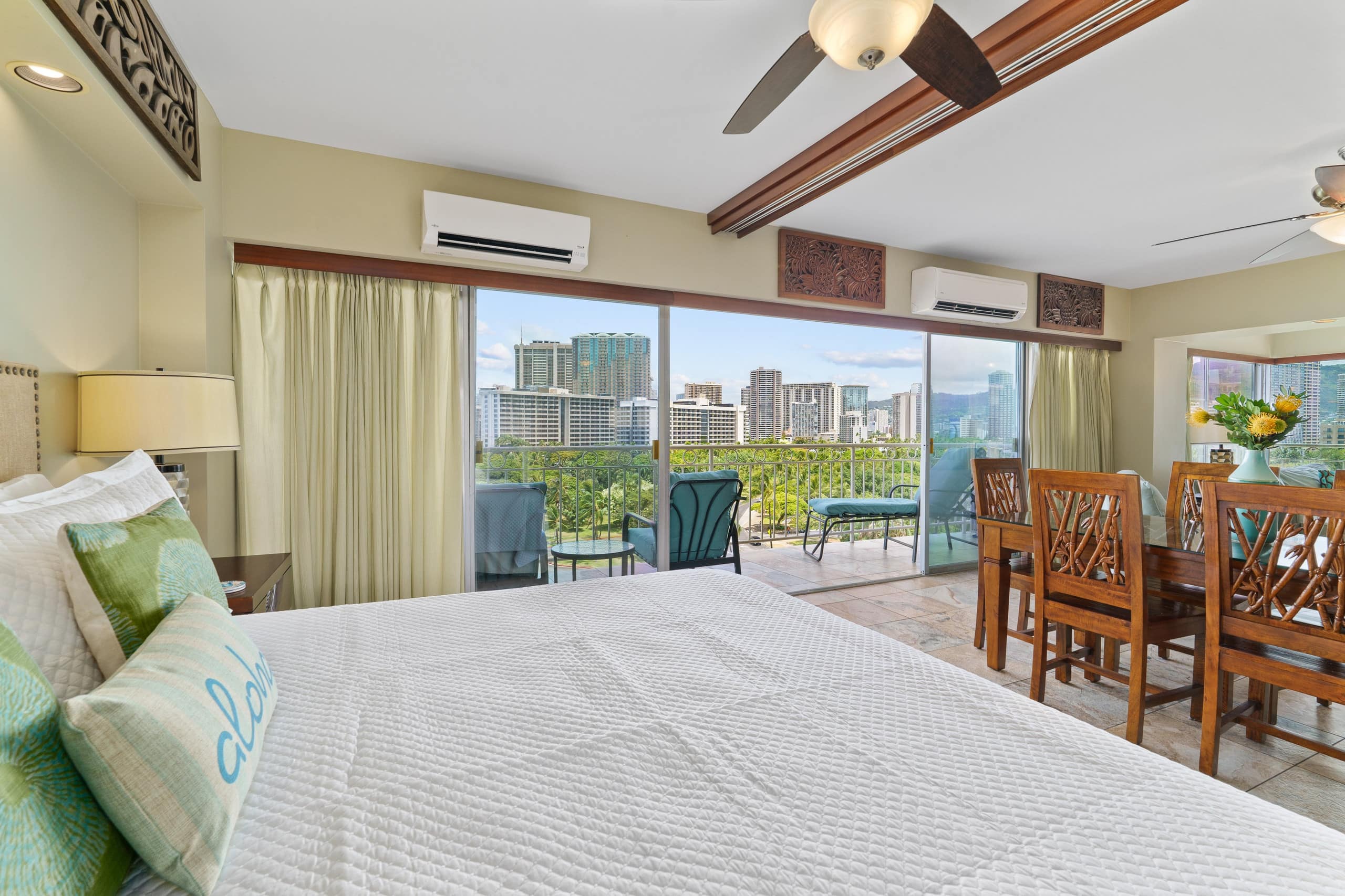Condo in Honolulu · ★4.91 · 2 bedrooms · 4 beds · 2 private baths - Image 22