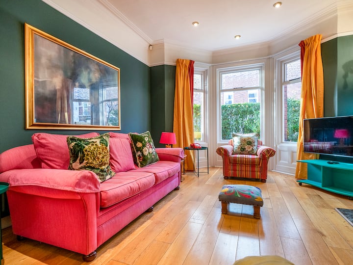 Colourful, Quirky Artist-owned 3 Bed Next To Cafes - Belfast