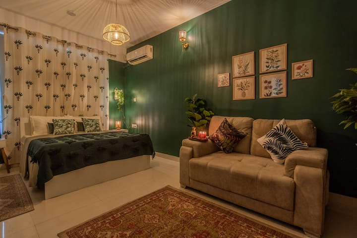 The Tropical Studio | 5 Mins To Beach - Goa