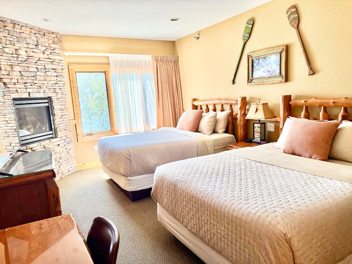 Lakefront 2 Queen Fireplace Studio~pool/hot Tub - Two Harbors, MN