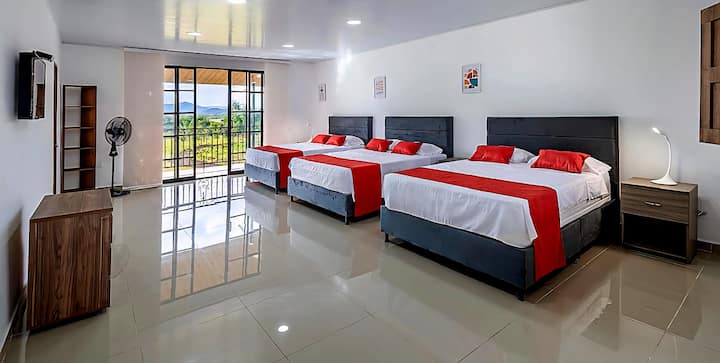  เตียงคู่ 3 หลัง (แต่ละเตียง 1.40 ม.) รองรับได้สูงสุด 6 คน ทีวี พัดลม ห้องน้ำส่วนตัว พื้นที่เก็บเสื้อผ้า มีทางเข้าพื้นที่ด้านนอกโดยตรง