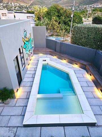 Luxury villa | Pool | Serviced | Outdoor BBQ gallery image 2