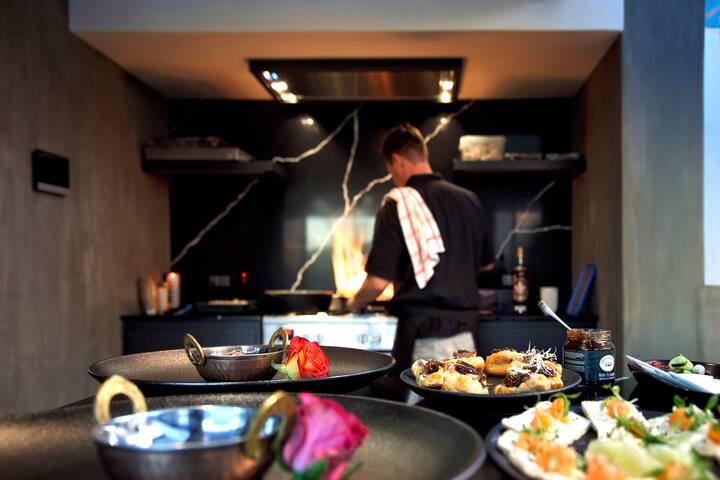 Luxury villa | Pool | Serviced | Outdoor BBQ gallery image 3