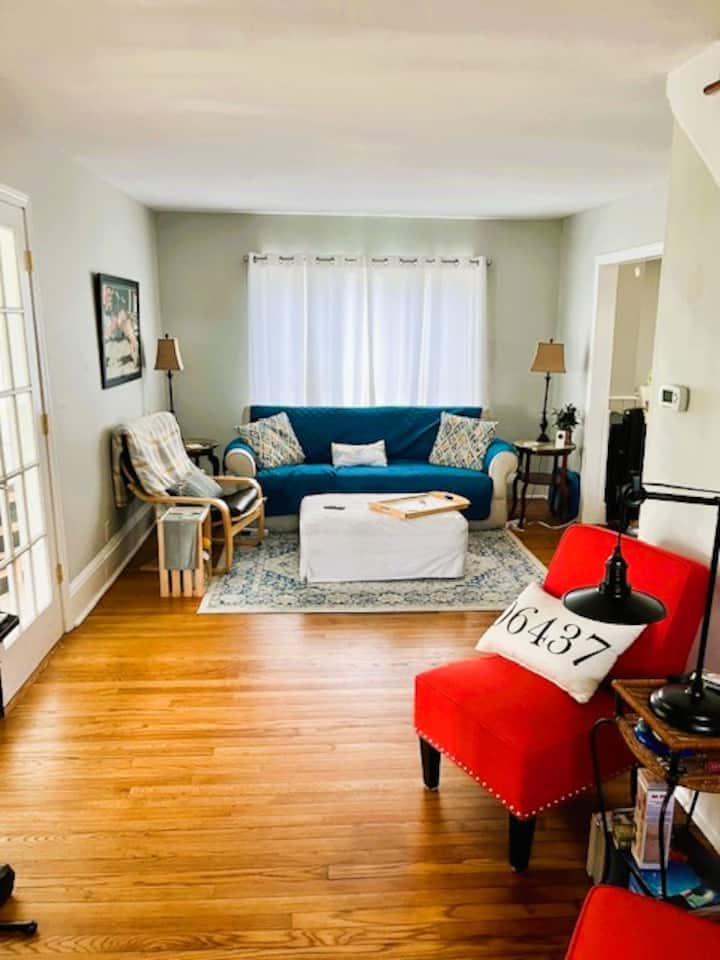 Guilford Cottage - Walkable To Everything! - Madison, CT