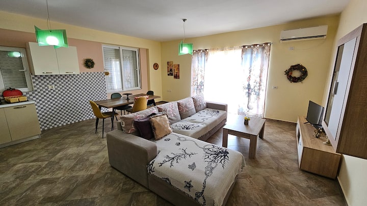 Vana's Apartment: Spacieux, Proche Mer, Vue Mer - Saranda
