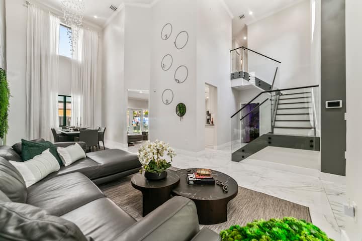 Tropical Retreat Miami 5br W/pool, Bbq & Gameroom - バハマ
