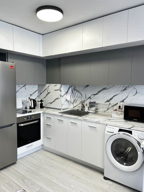Successful Airbnb property: Modern Elegant Studio With Free Parking-Rea Silena in Малинова Долина