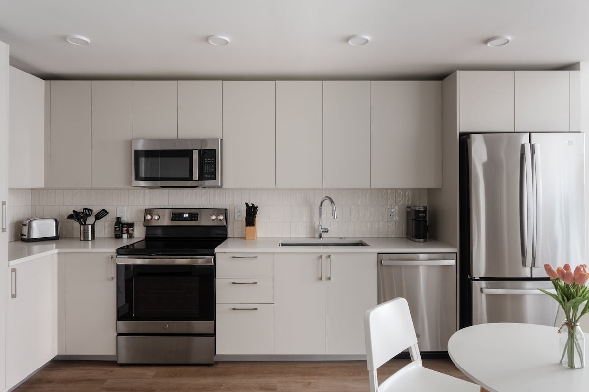 Kasa at The Waller Austin | King 1BD in Austin