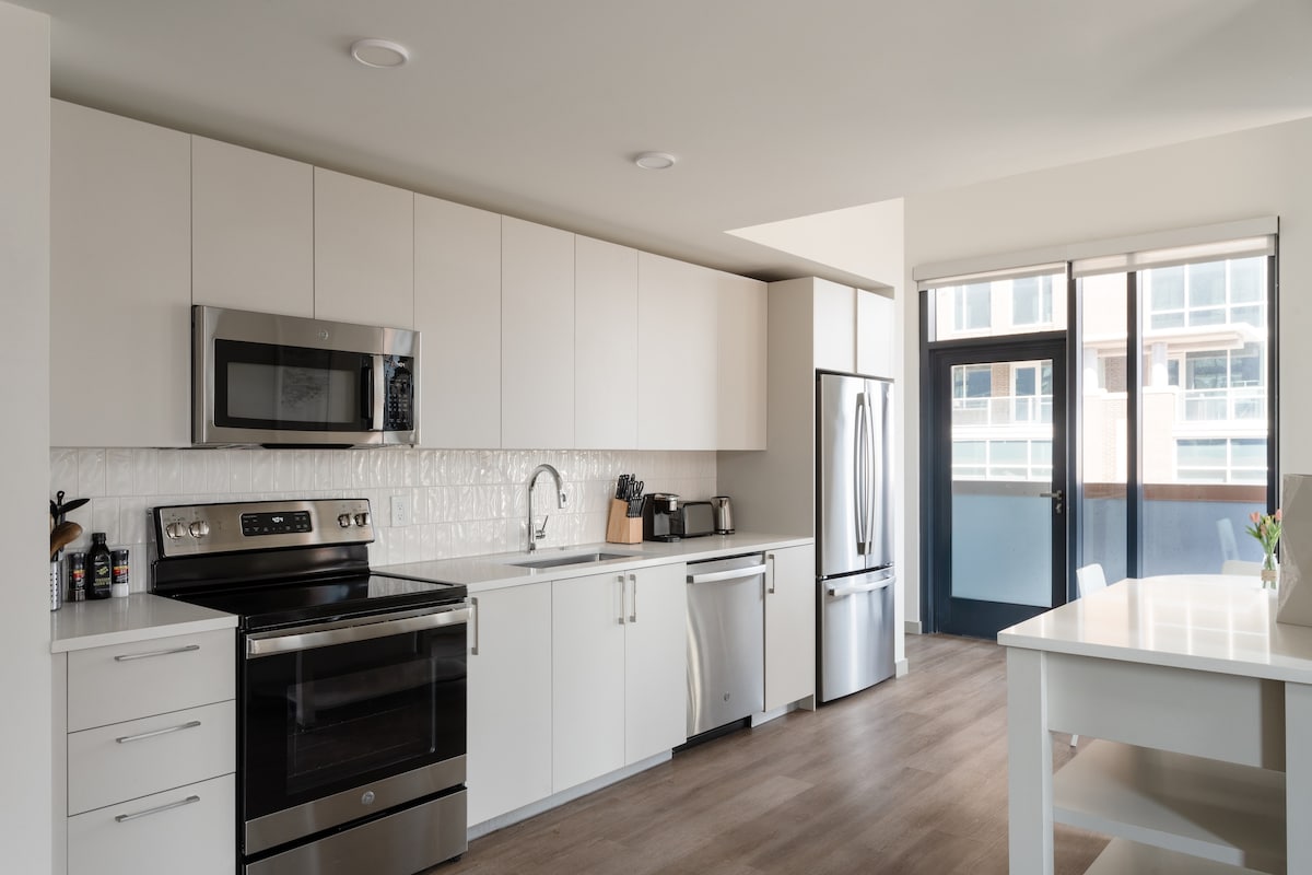 Kasa at The Waller Austin | King 1BD in Austin