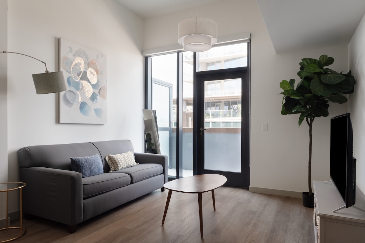 Kasa at The Waller Austin | King 1BD in Austin
