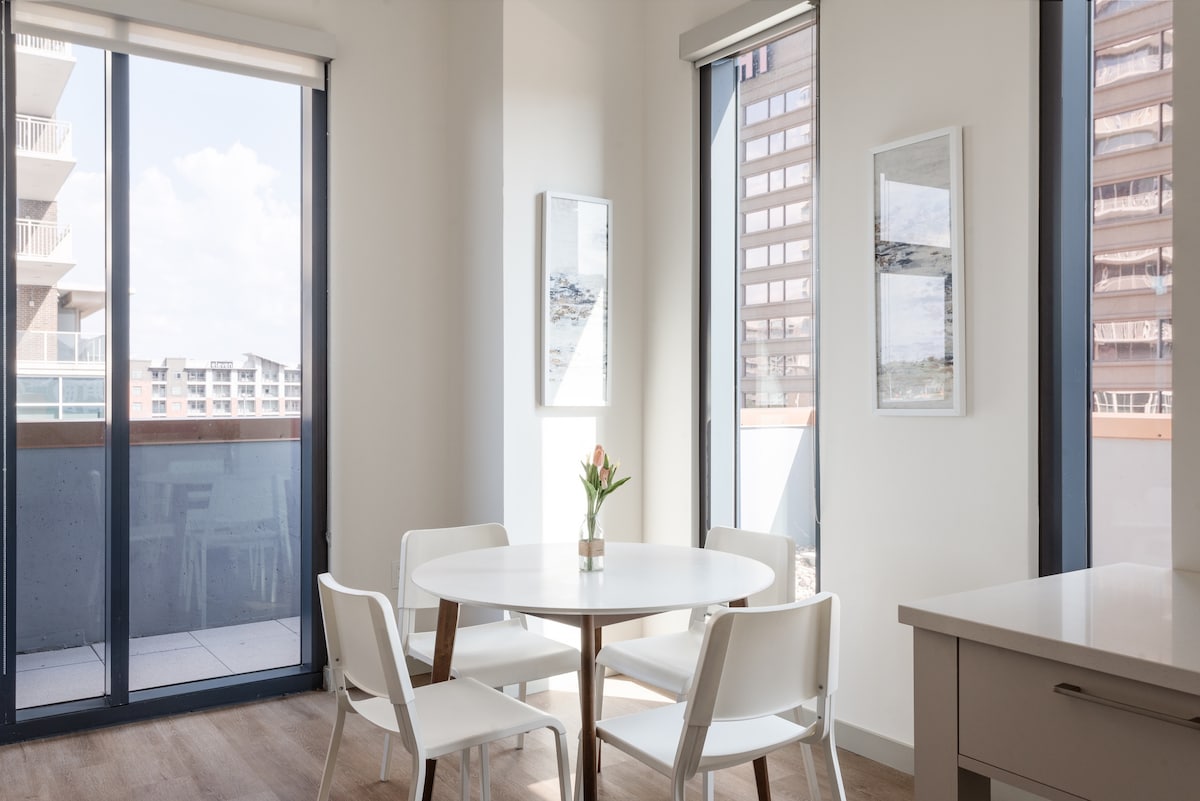 Kasa at The Waller Austin | King 1BD in Austin