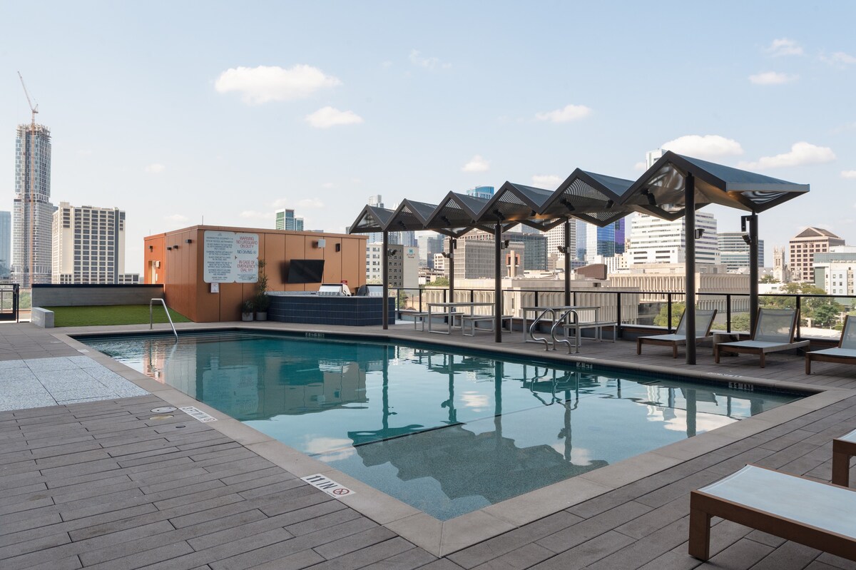 Kasa at The Waller Austin | King 1BD in Austin