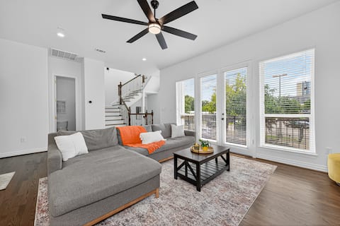 Top Airbnb: Museum District 3BR Ensuite Baths + Fenced Yard in Museum Park