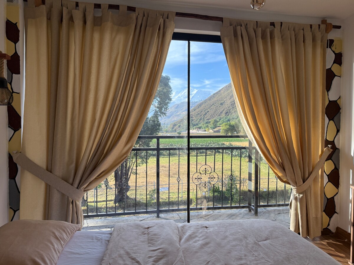 Მყუდრო ოთახი ცალკე აივნით, ხუასკარანის მთის პრივილეგირებული ხედით და კალეხონ-დე-ჰუაილასის პეიზაჟებით: დაისვენეთ ანდების შთაგონებით. 