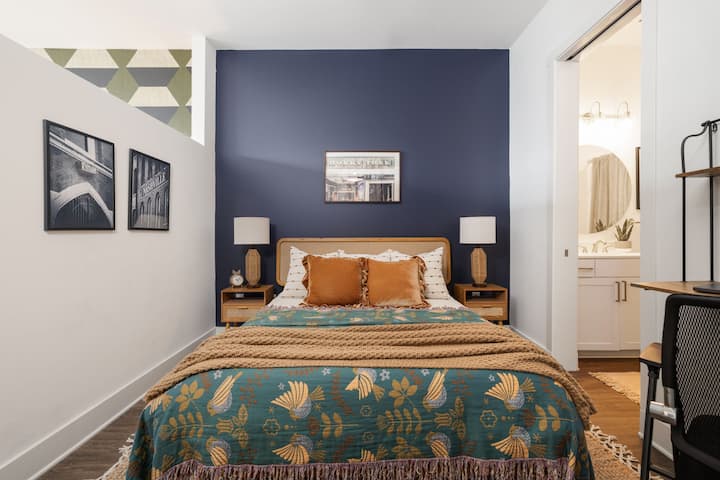 Dhomë e qetë për qëndrime me fjetje