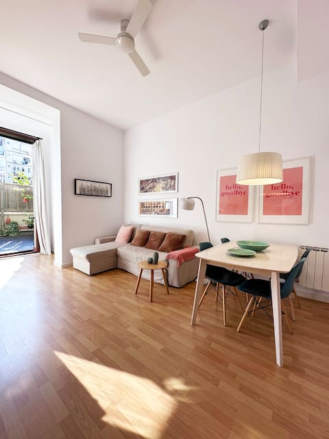 Successful Airbnb property: Quiet terrace, in the luxury center of Barcelona in La Dreta De L'eixample