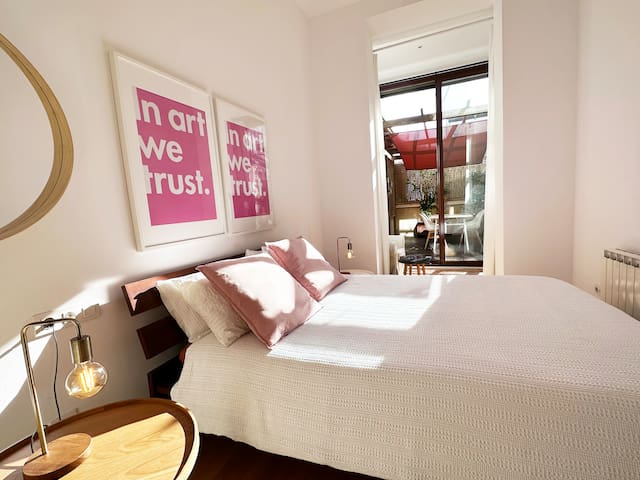 Quiet terrace, in the luxury center of Barcelona