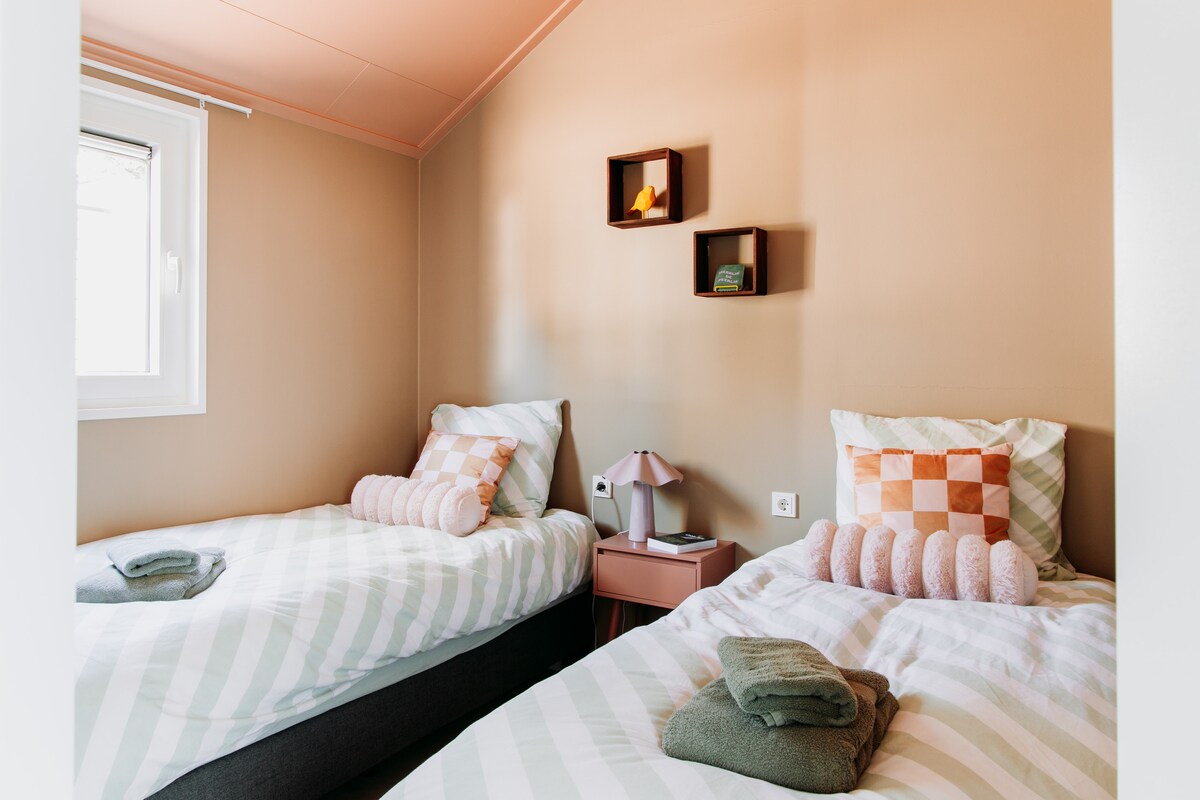 Втората спална соба со двокреветни пружини и дополнителен горен дел