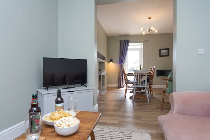 Modernised Home 5 Minutes From Newborough Beach. - North Wales