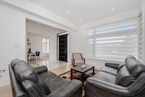 Popular Airbnb listing: Modern Luxury House in Mississauga in Cooksville