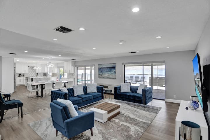 7br Stay | Pool, Jacuzzi, Cinema - Pompano Beach, FL
