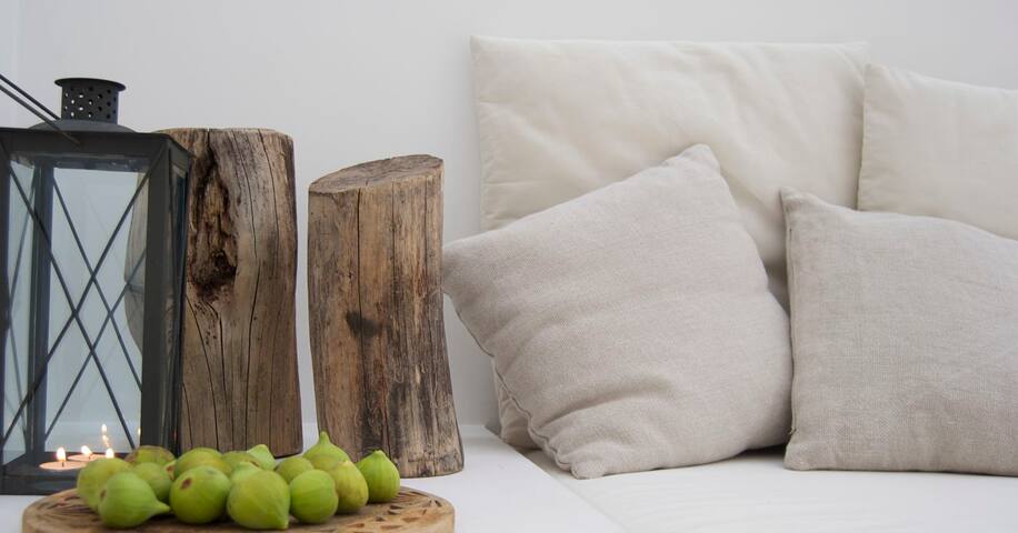 Beautiful Villa with garden + pool. Safe for kids. gallery image 4