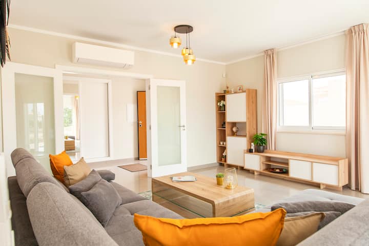 Cozy Retreat With Pool In Portimão - Alvor
