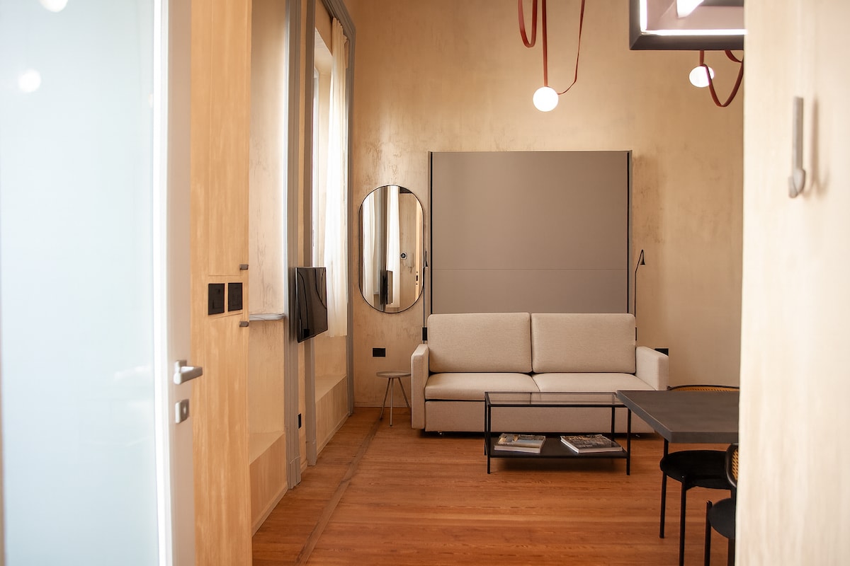 Поглед на дневната соба од влезот.