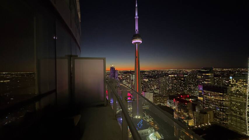 67th Floor Penthouse CN Tower View gallery image 4