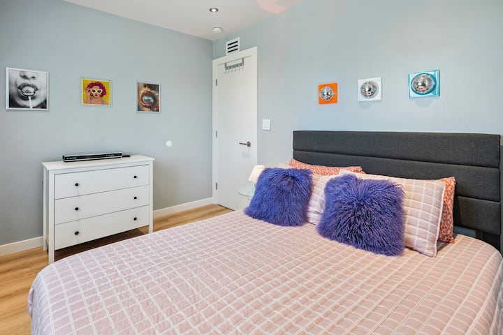 Cama tamaño queen con colchón de espuma viscoelástica