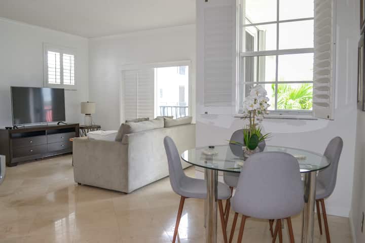 Aventura 1br Condo | Garden View & Bayfront Pool - Aventura, FL