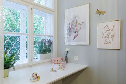 Top Airbnb: The old town hideaway - charming and quiet in Innere Stadt