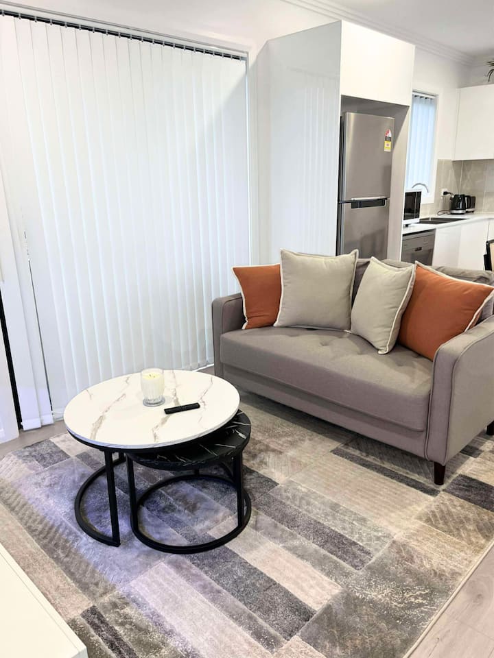 Private & Quiet Minimalist Home, Centre Moss Vale - Southern Highlands