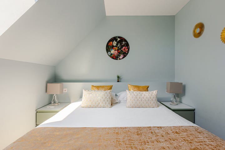 Un ambiente acogedor, ideal para reunirse después de un día ajetreado. La comodidad de una cama de verdad, la suavidad de un lugar donde uno se siente inmediatamente bien.