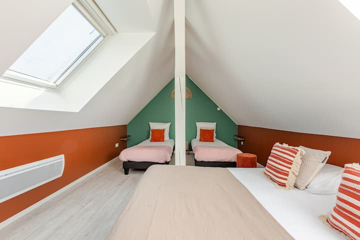 Una cama acogedora, una decoración cuidada y una sensación de bienestar desde la entrada. Aquí, cada noche se convierte en un momento de placer y descanso absoluto. 