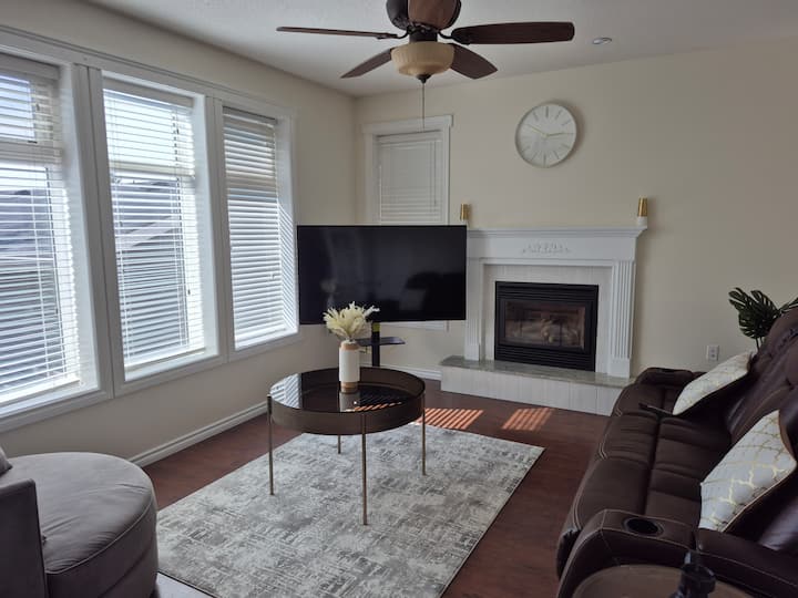Northern Solace, 2 Beds, 2 Baths, Near Airport - Yellowknife