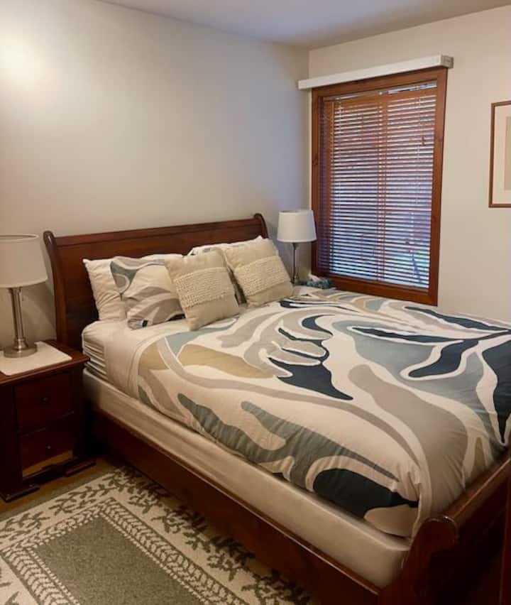 Dormitorio principal con cama tamaño queen súper cómoda