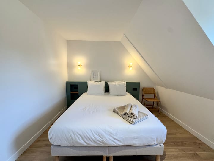 Chumba chenye vitanda 2 vya mtu mmoja sentimita 80x200 katika kitanda cha Queen Size (sentimita 160x200)