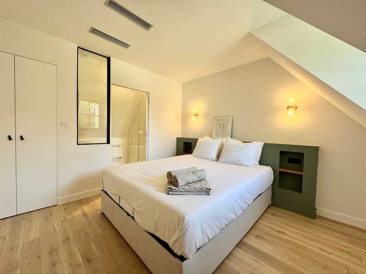 Ghorofa ya 1 ya chumba - Kitanda cha sentimita 160x200 - Kabati - bafu la kujitegemea (bafu) 