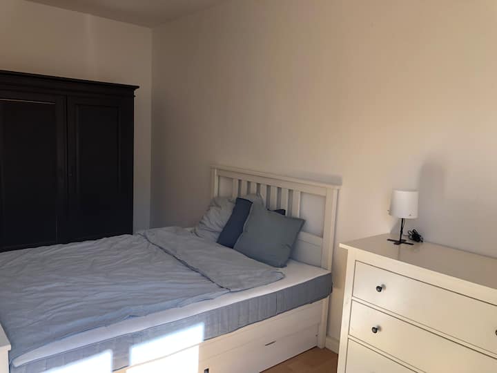 Креветот е широк 140 см 