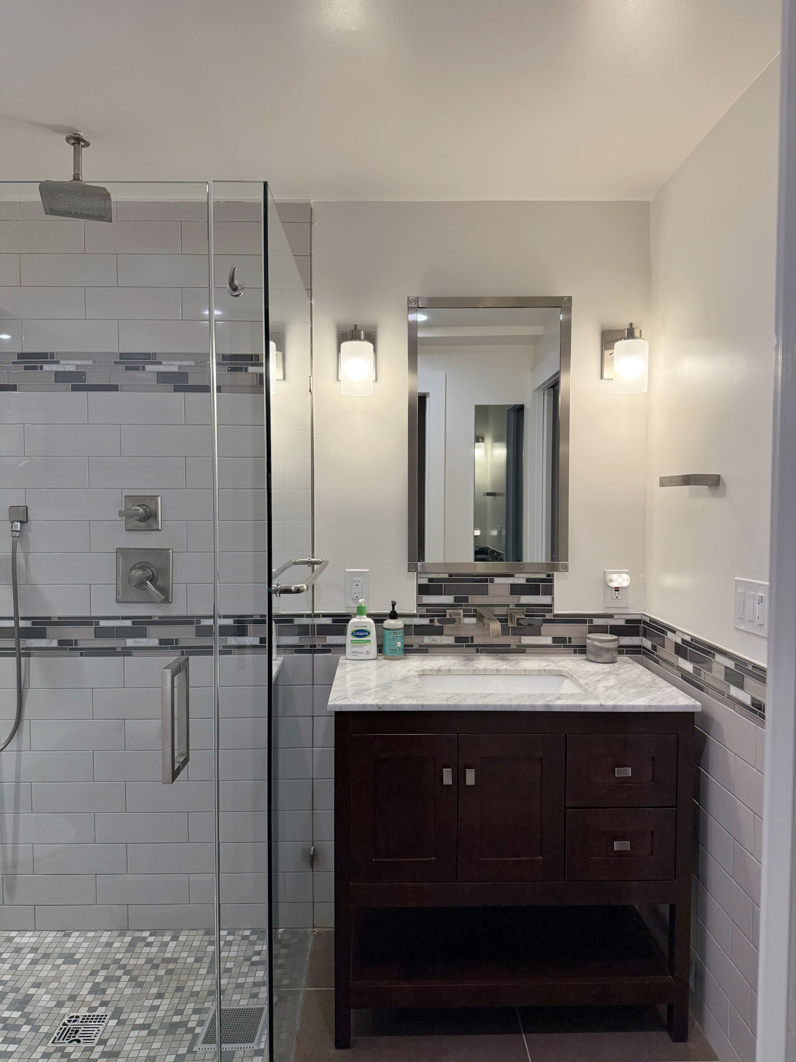 Home in San Francisco · ★4.96 · 1 bedroom · 1 bed · 1 bath - Image 9