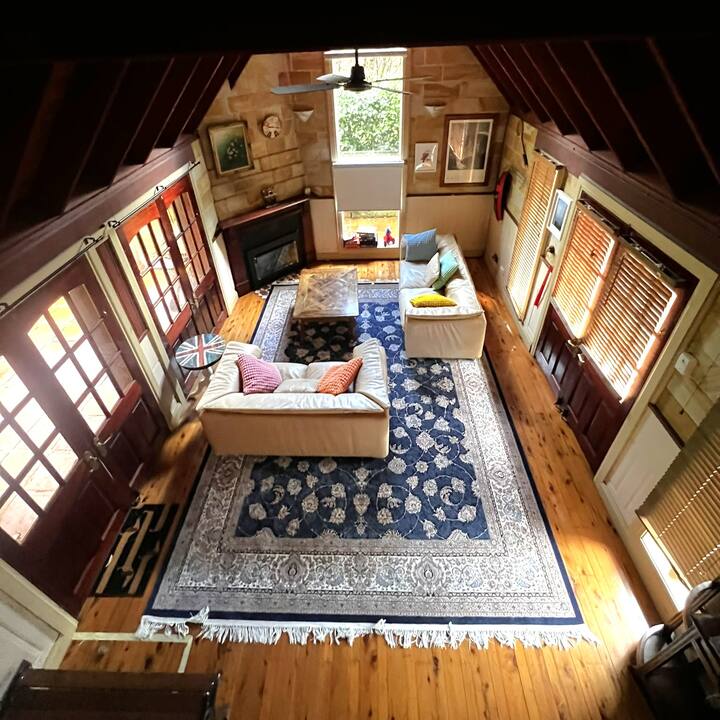 Gingerbread Cottage On Cliff - Katoomba