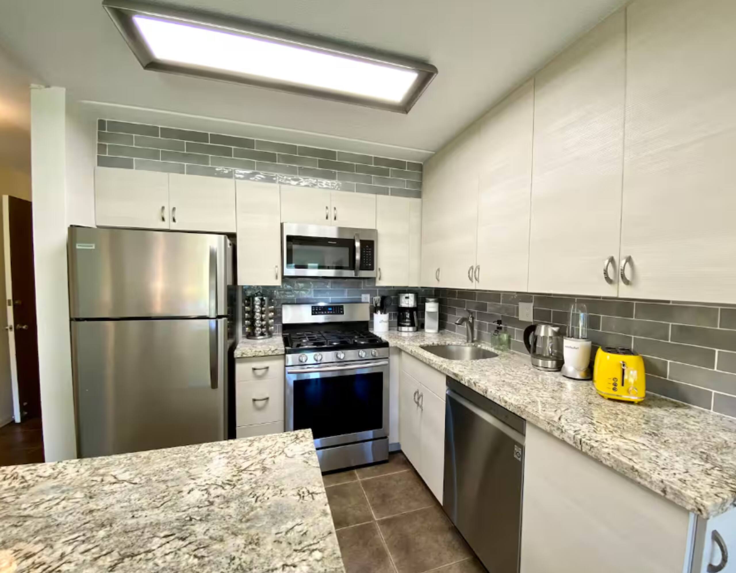 Condo in Kihei · ★4.6 · 1 bedroom · 4 beds · 1 bath - Image 23
