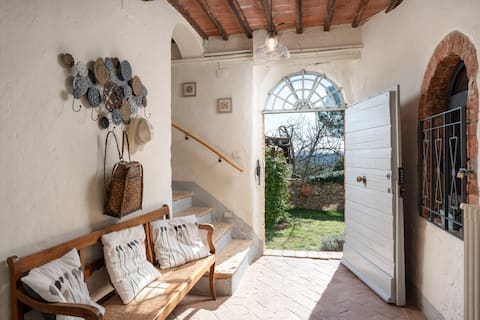Top Airbnb: Beautiful Country House, near Siena with jacuzzi in Siena