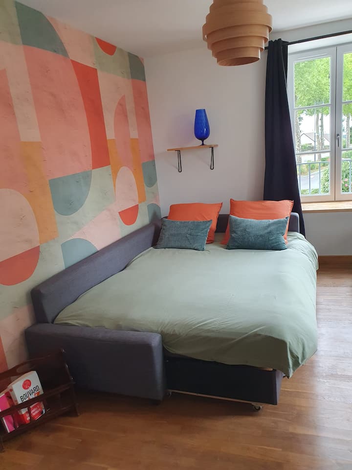 Sofa na kauču.